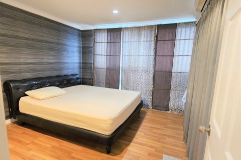 Condo à Bang Phlat, Bangkok, Thaïlande, 2 chambres  № 164250 - photo 2
