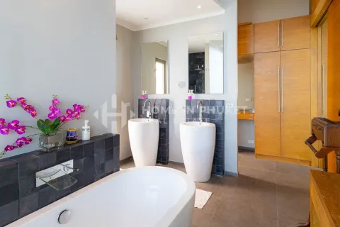 House in Phuket, Thailand 4 bedrooms № 152319 - photo 12