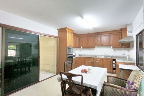 House in Chiang Mai, Thailand 5 bedrooms № 162624 - photo 6