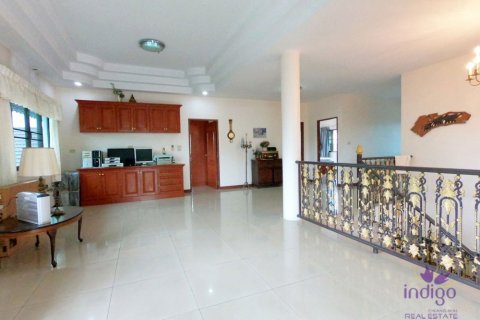 House in Chiang Mai, Thailand 5 bedrooms № 162624 - photo 13