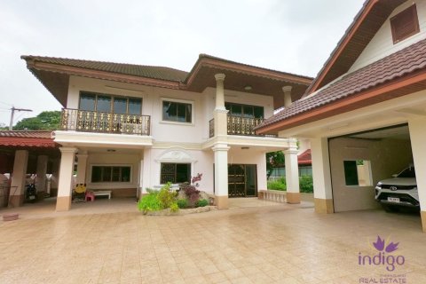 House in Chiang Mai, Thailand 5 bedrooms № 162624 - photo 1