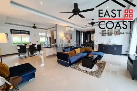 House in Pattaya, Thailand 4 bedrooms № 212505