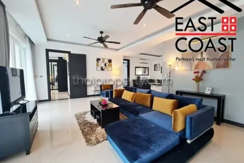 Casa de 4 dormitorios en Pattaya, Tailandia № 212505 - foto 8