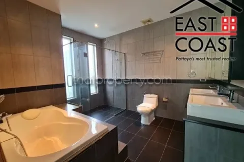 Casa de 4 dormitorios en Pattaya, Tailandia № 212505 - foto 11