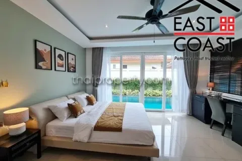 Casa de 4 dormitorios en Pattaya, Tailandia № 212505 - foto 3