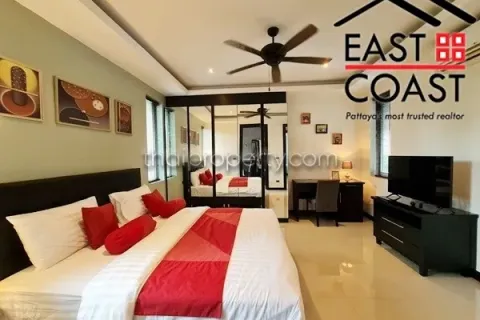 Casa de 4 dormitorios en Pattaya, Tailandia № 212505 - foto 4