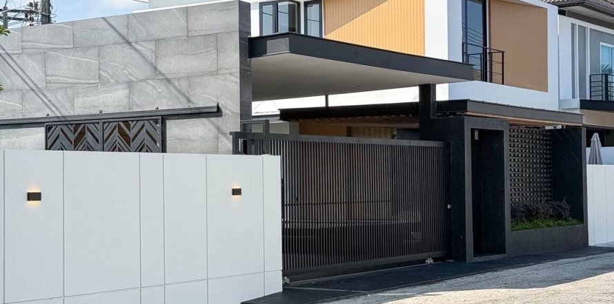 Villa in Phuket, Thailand 3 bedrooms № 167249