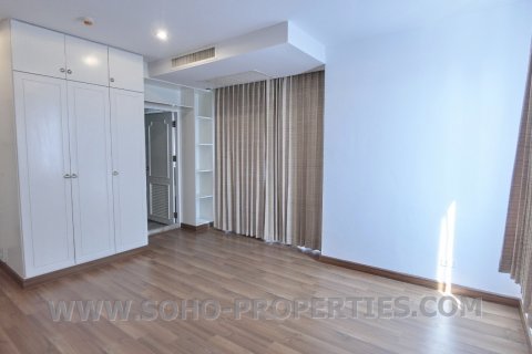 Кондоминиум с 3 спальнями в Бангкоке, Таиланд № 143905 - фото 9