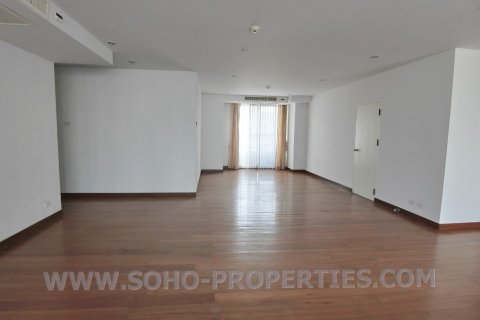 Кондоминиум с 3 спальнями в Бангкоке, Таиланд № 143905 - фото 2