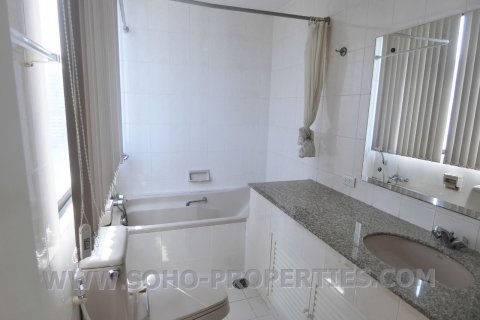 Кондоминиум с 3 спальнями в Бангкоке, Таиланд № 143905 - фото 11