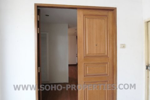 Кондоминиум с 3 спальнями в Бангкоке, Таиланд № 143905 - фото 16