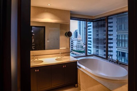 Condo in Bangkok, Thailand, 3 bedrooms  № 181217 - photo 12