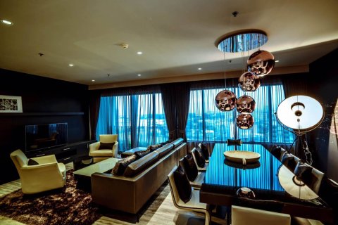 Condo in Bangkok, Thailand, 3 bedrooms  № 181217 - photo 6