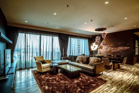 Condo in Bangkok, Thailand, 3 bedrooms  № 181217