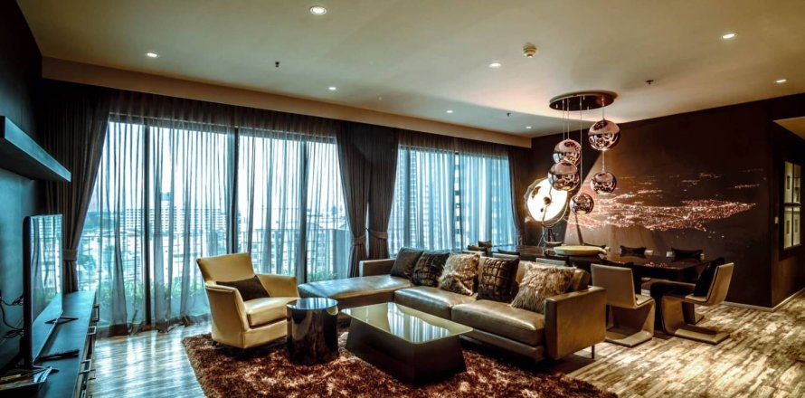 Condo in Bangkok, Thailand, 3 bedrooms  № 181217