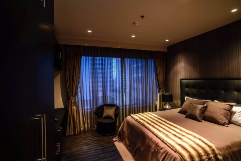 Condo in Bangkok, Thailand, 3 bedrooms  № 181217 - photo 17