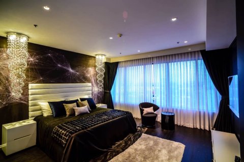 Condo in Bangkok, Thailand, 3 bedrooms  № 181217 - photo 11