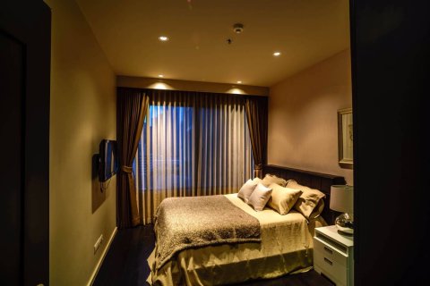 Condo in Bangkok, Thailand, 3 bedrooms  № 181217 - photo 14