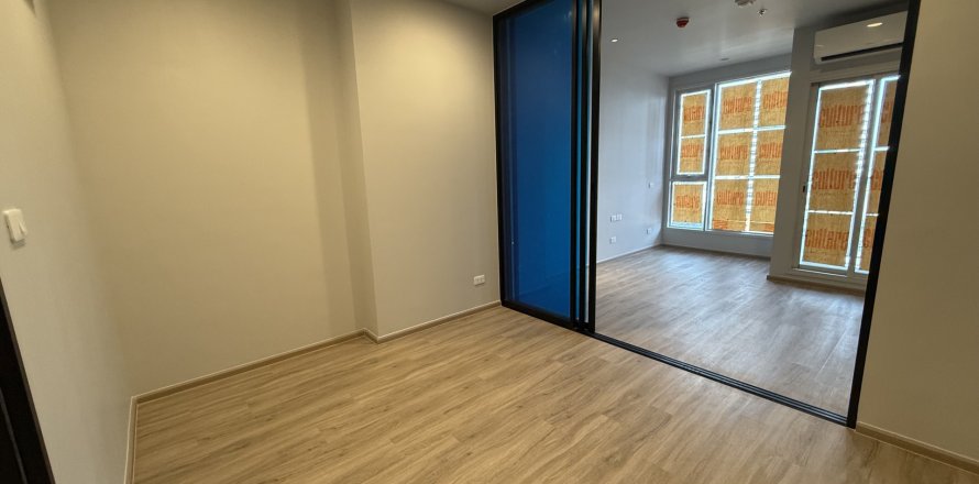 Studio dans le Condo à Watthana, Bangkok, Thaïlande  № 168850