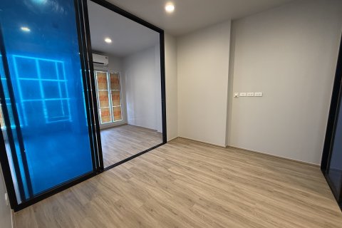 Studio dans le Condo à Watthana, Bangkok, Thaïlande  № 168850 - photo 2