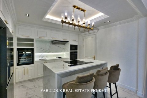 Villa in Bang Tao, Thailand 3 bedrooms № 179811 - photo 17