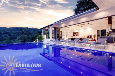 Villa in Patong, Thailand 6 bedrooms № 179805