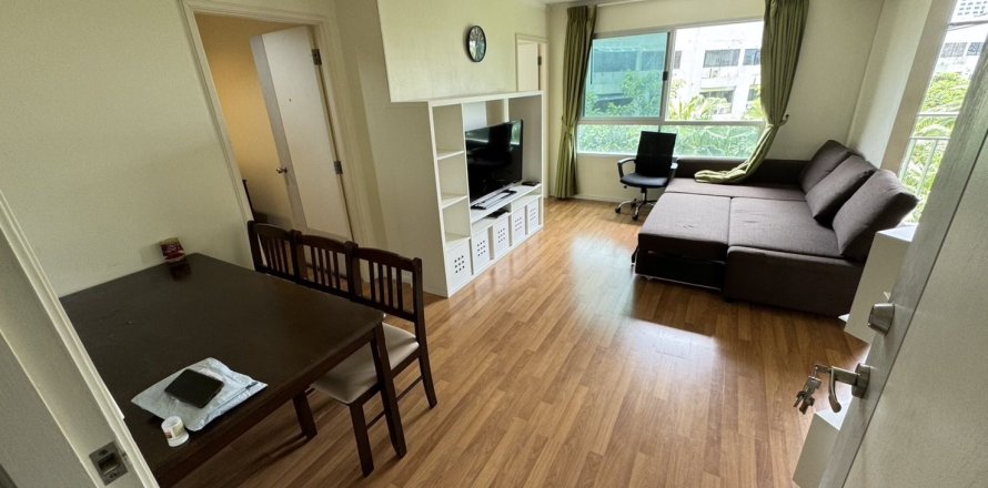 Condo à Huai Khwang, Bangkok, Thaïlande, 2 chambres  № 136944