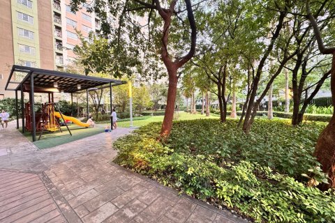 Condo in Huai Khwang, Bangkok, Thailand, 2 bedrooms  № 136944 - photo 3