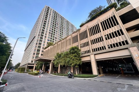 Condo in Huai Khwang, Bangkok, Thailand, 2 bedrooms  № 136944 - photo 2