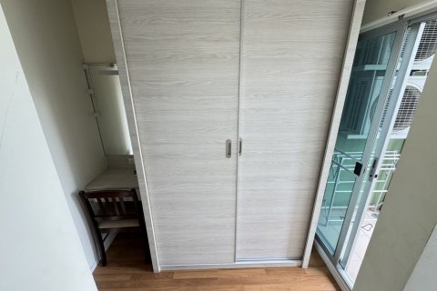 Condo in Huai Khwang, Bangkok, Thailand, 2 bedrooms  № 136944 - photo 14