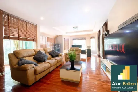 Casa de 7 dormitorios en Pattaya, Tailandia № 211065 - foto 4