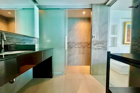 Casa de 7 dormitorios en Pattaya, Tailandia № 211065 - foto 15