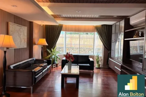 Casa de 7 dormitorios en Pattaya, Tailandia № 211065 - foto 11