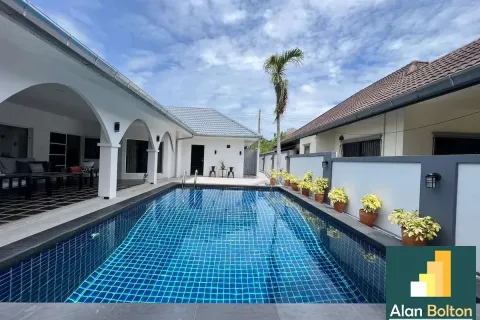 Casa de 3 dormitorios en Pattaya, Tailandia № 211068 - foto 7