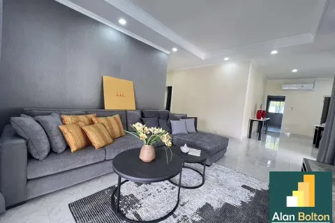 Casa de 3 dormitorios en Pattaya, Tailandia № 211068 - foto 11