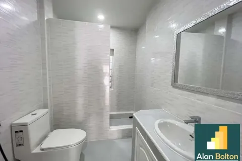 Casa de 3 dormitorios en Pattaya, Tailandia № 211068 - foto 18