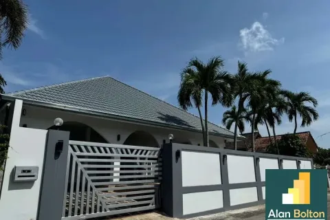 House in Pattaya, Thailand 3 bedrooms № 211068