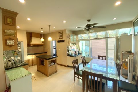 House in Bang Khen, Bangkok, Thailand 6 bedrooms № 154953 - photo 9
