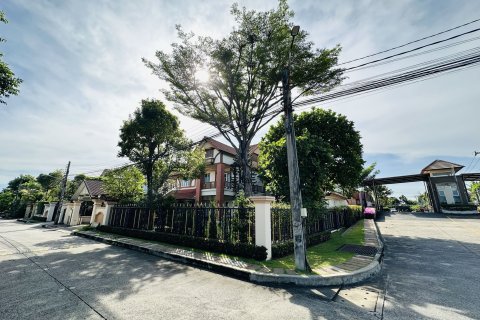 House in Bang Khen, Bangkok, Thailand 6 bedrooms № 154953 - photo 2