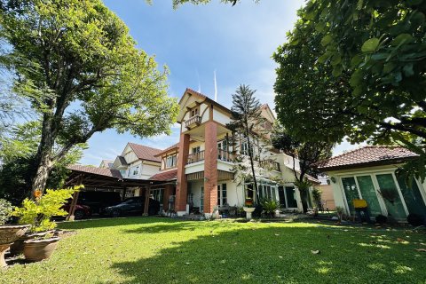 House in Bang Khen, Bangkok, Thailand 6 bedrooms № 154953 - photo 1