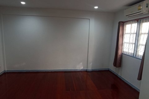 Duplex in Bang Kapi, Bangkok, Thailand 4 bedrooms № 161853 - photo 5