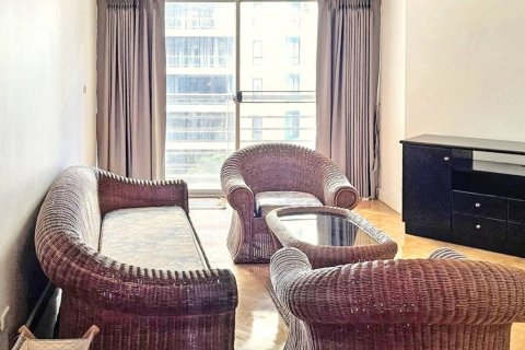 Condo in Bangkok, Thailand, 2 bedrooms № 117182 - photo 1