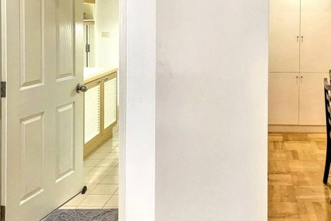 Condo in Bangkok, Thailand, 2 bedrooms № 117182 - photo 6