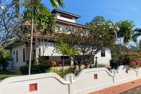 Villa in Hua Hin, Thailand 3 bedrooms № 117184 - photo 1