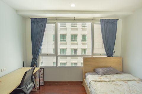 Condo in Bangkok, Thailand, 2 bedrooms  № 143679 - photo 9