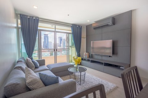 Condo in Bangkok, Thailand, 2 bedrooms  № 143679 - photo 4