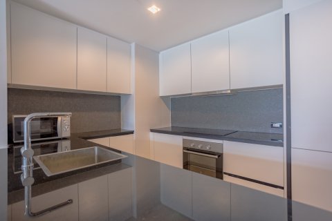 Condo in Bangkok, Thailand, 2 bedrooms  № 143679 - photo 15