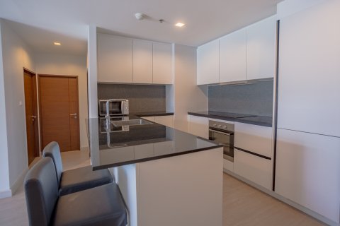 Condo in Bangkok, Thailand, 2 bedrooms  № 143679 - photo 17