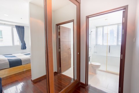 Condo in Bangkok, Thailand, 2 bedrooms  № 143679 - photo 13