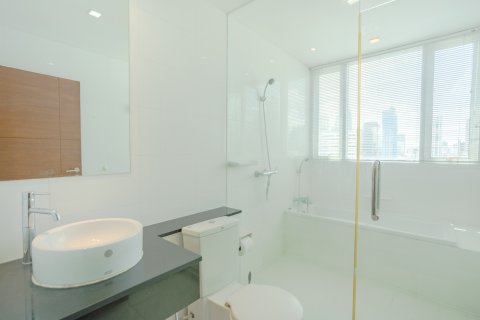 Condo in Bangkok, Thailand, 2 bedrooms  № 143679 - photo 11